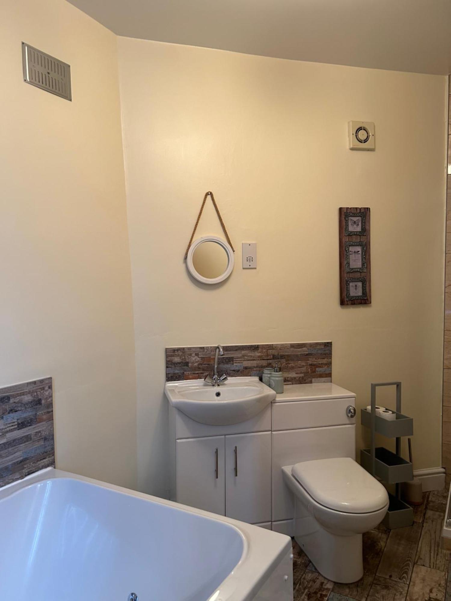 The Retreat A Luxurious 3-storey Townhouse With Four Poster Bed And Double Jacuzzi Bath